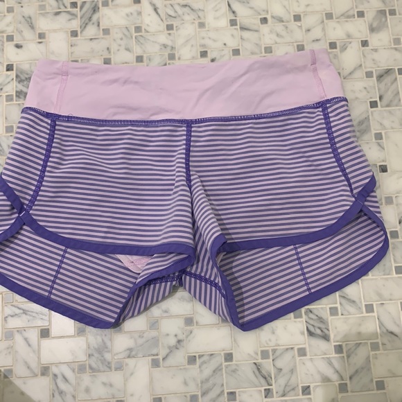 Lululemon size 4 womens purple striped shorts - Picture 1 of 3